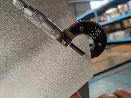 صفيحة فولاذية من الفولاذ الالوزينك العادية 0.13mm-0.8mm لفائف الفولاذ الالوزينك مع 20-30٪ إطالة