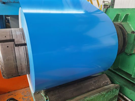 لون طلاء مسبق لفائف الفولاذ المغلف 600mm-1250mm عرض للبناء