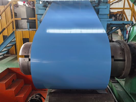 لون طلاء مسبق لفائف الفولاذ المغلف 600mm-1250mm عرض للبناء