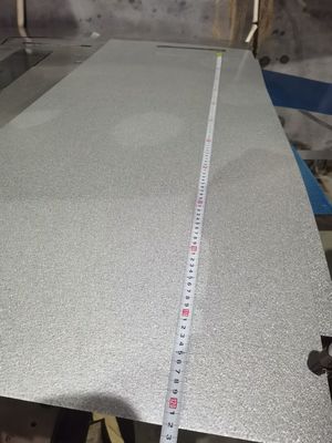 صلابة 85-90hrb صفيحة الفولاذ الالوزينك قوة العائد 300-700mpa للمشاريع